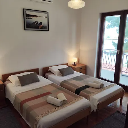 بيت للعطل Okruglica House *
