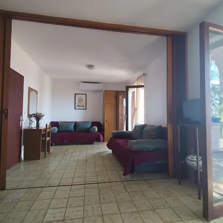 Okruglica House * تروغير