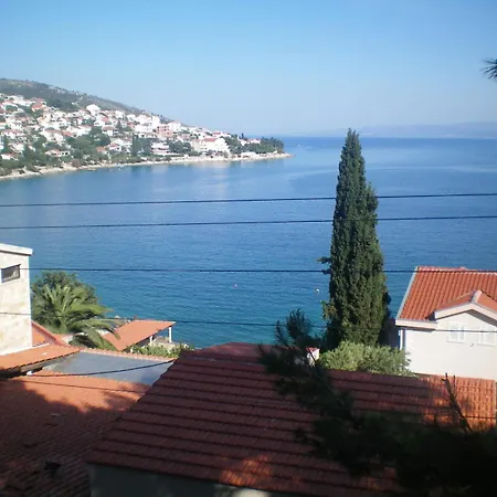 Okruglica House تروغير