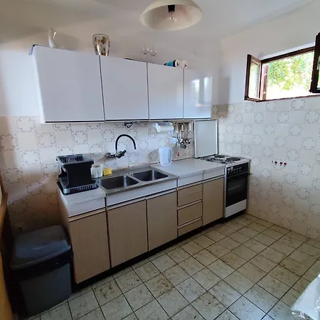 Okruglica House بيت للعطل تروغير