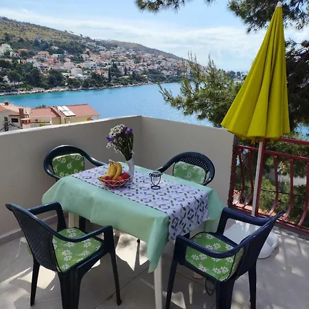 بيت للعطل Okruglica House